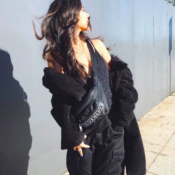 Posh Plug, Priscilla!🔌 Come Shop ALL Authentic Luxury Bags/Beauty Brands!!! 👜🫶🏼💄 - Picture 13 of 15